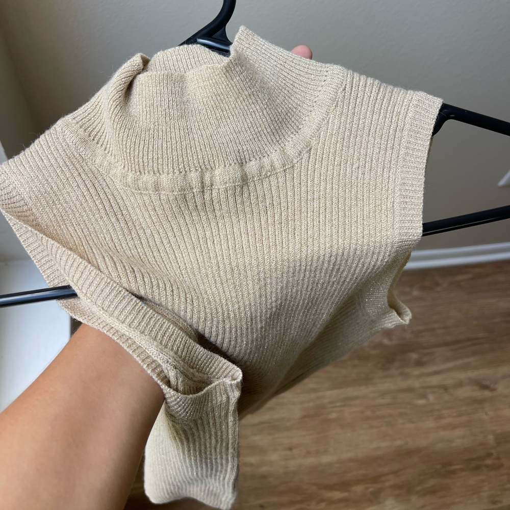 Vintage Elegant Sleeveless Knit Tank Top in Cream with shimmer detail - Picture 4 of 6